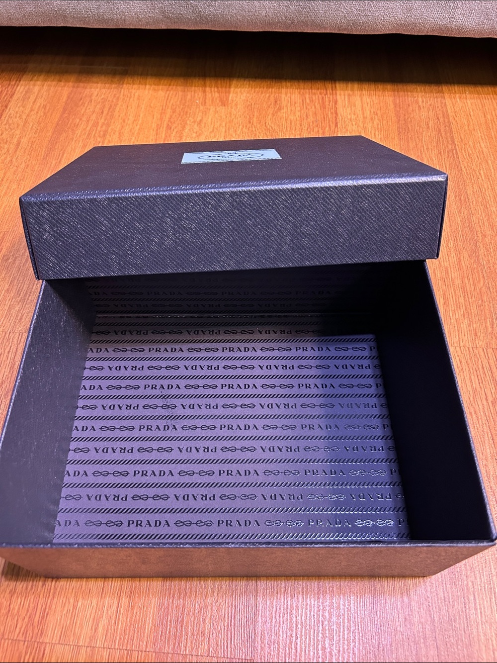 Prada empty box - Picture 3 of 3